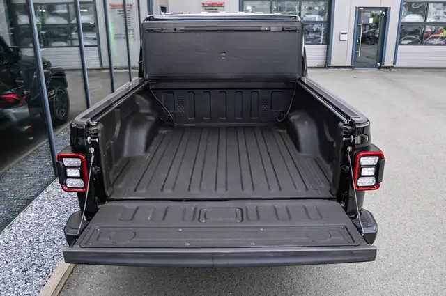 Jeep Gladiator view 8