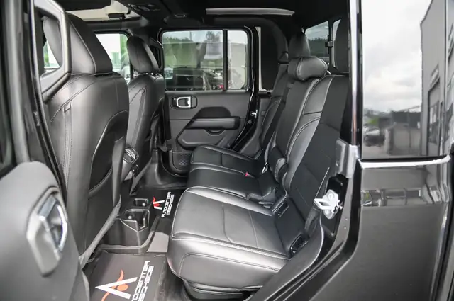 Jeep Gladiator view 16
