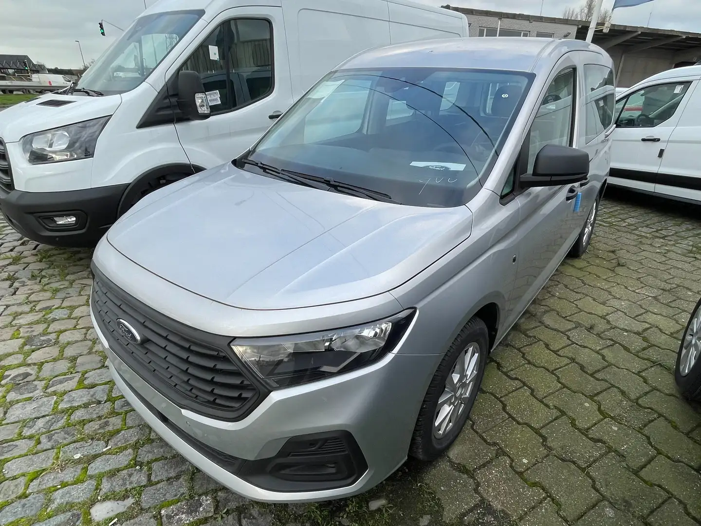 Ford Tourneo Connect Trend Plateado - 1
