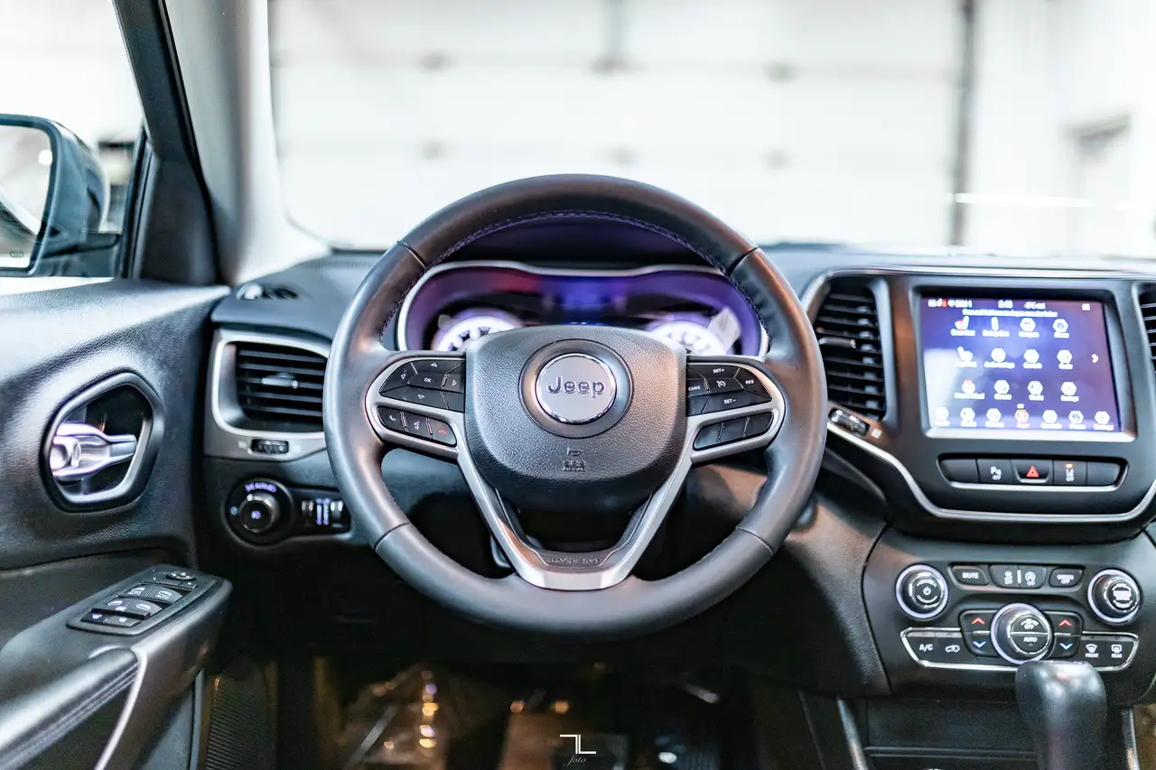 Jeep Cherokee снимка Jeep Cherokee