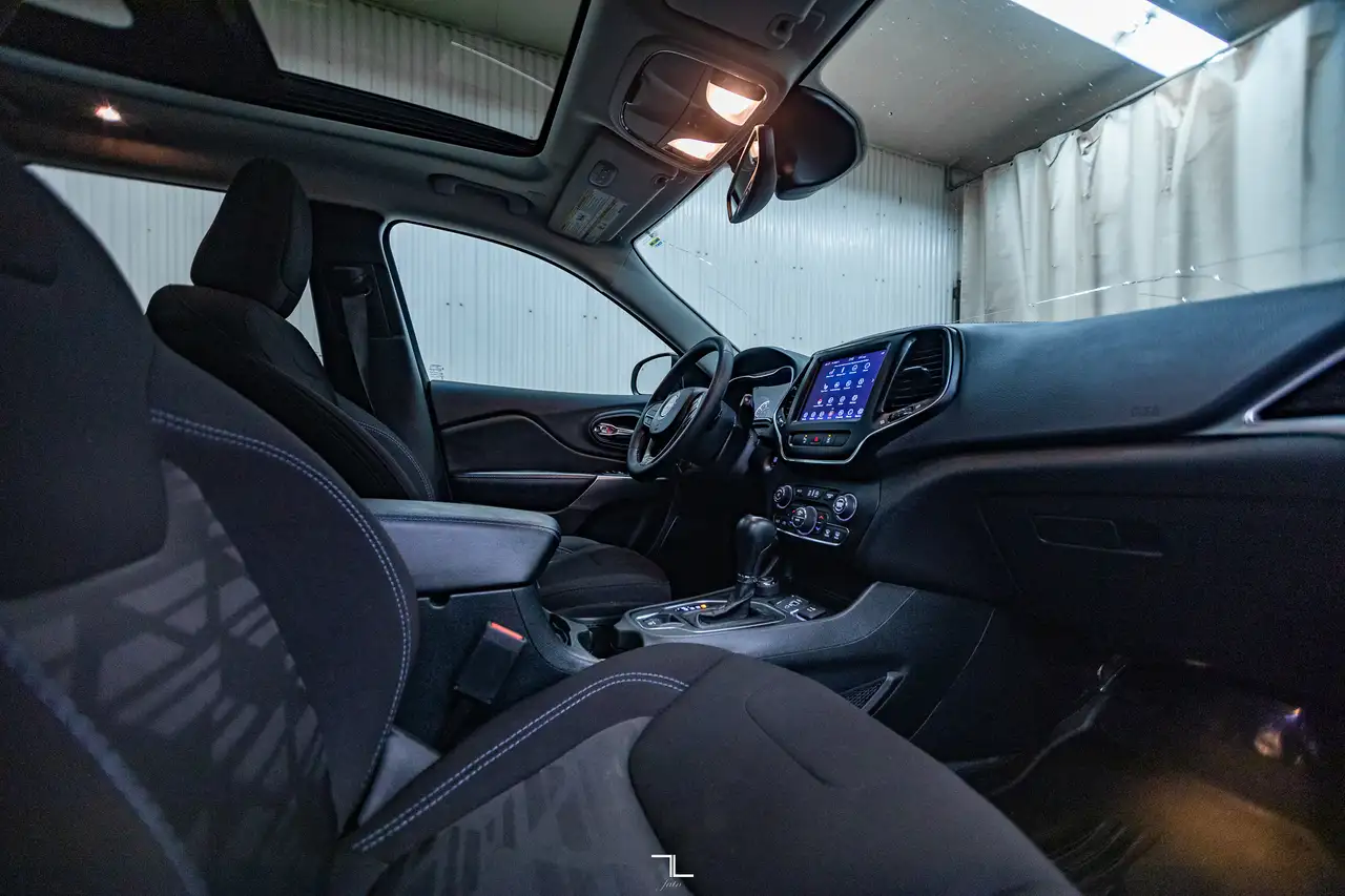 Jeep Cherokee снимка Jeep Cherokee