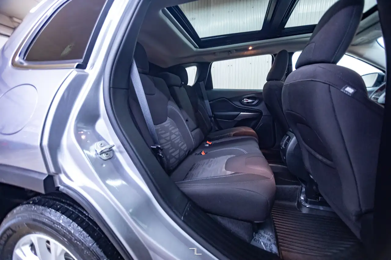 Jeep Cherokee снимка Jeep Cherokee