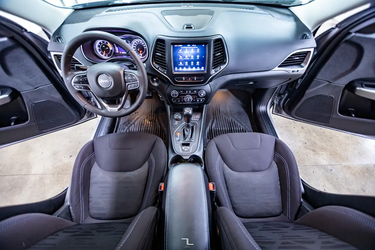 Jeep Cherokee снимка Jeep Cherokee