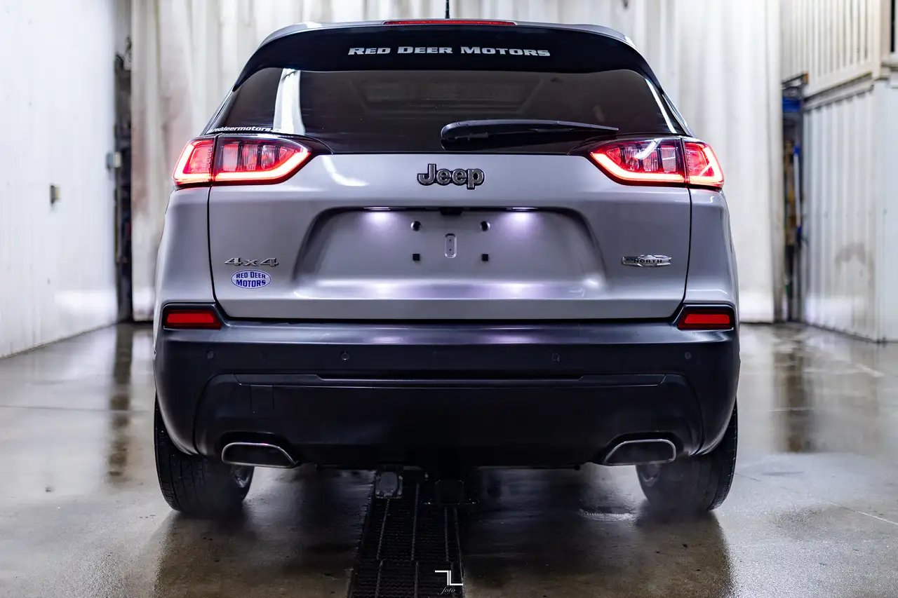 Jeep Cherokee снимка Jeep Cherokee