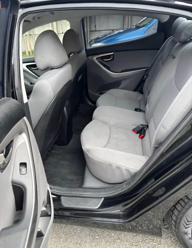 Hyundai ELANTRA снимка Hyundai ELANTRA