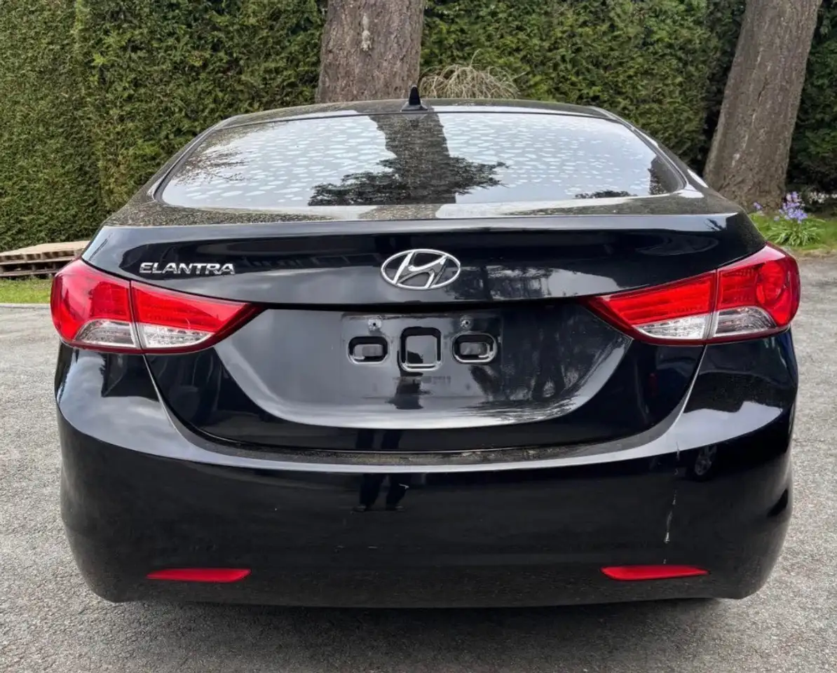 Hyundai ELANTRA снимка Hyundai ELANTRA