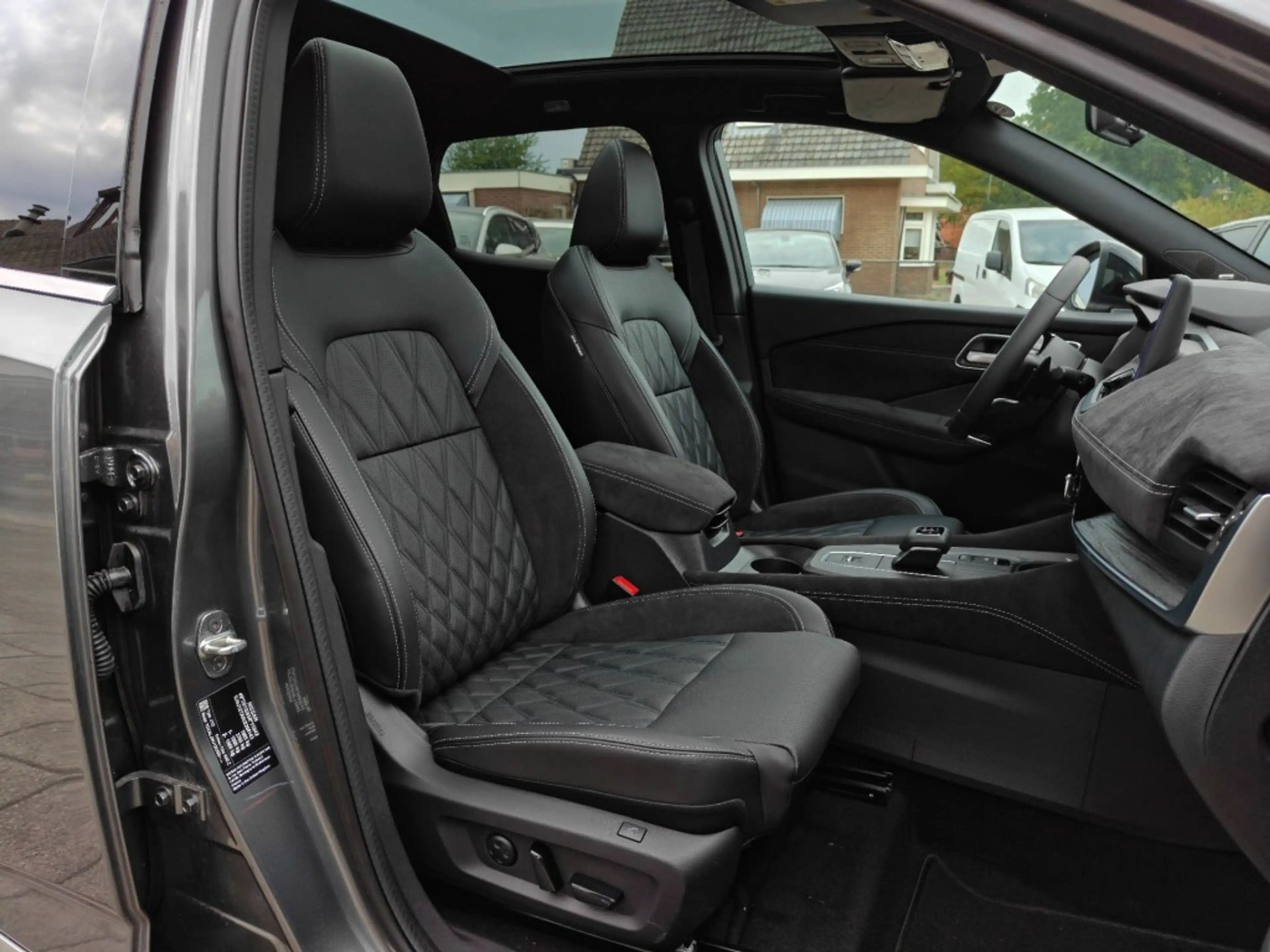 Nissan Qashqai 1.3 MHEV Xtronic Tekna Plus — photo 14