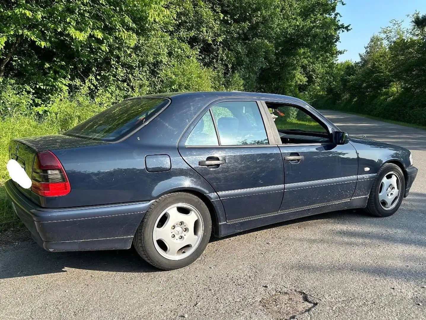 Mercedes-Benz 180 Esprit Blau - 2