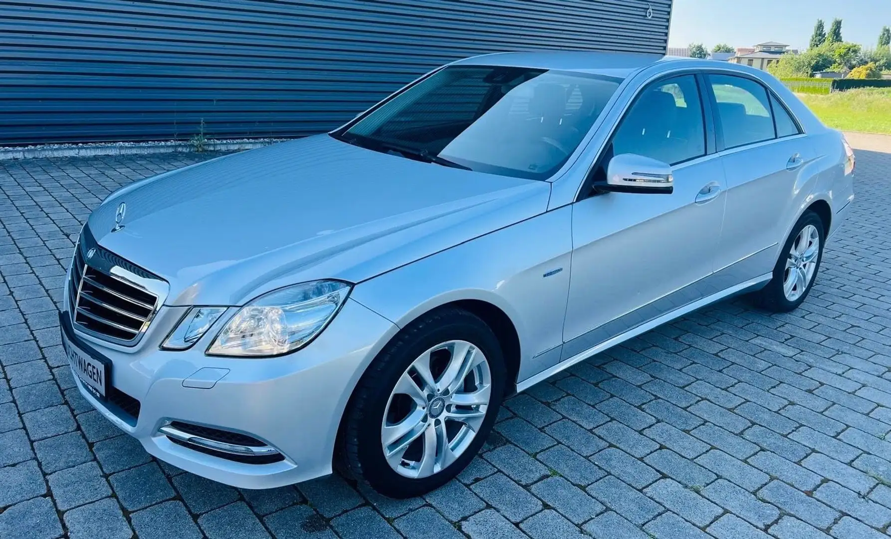 Mercedes-Benz E 200 E -Klasse Lim.E 200 CDI BlueEfficiency Automatik Argent - 1