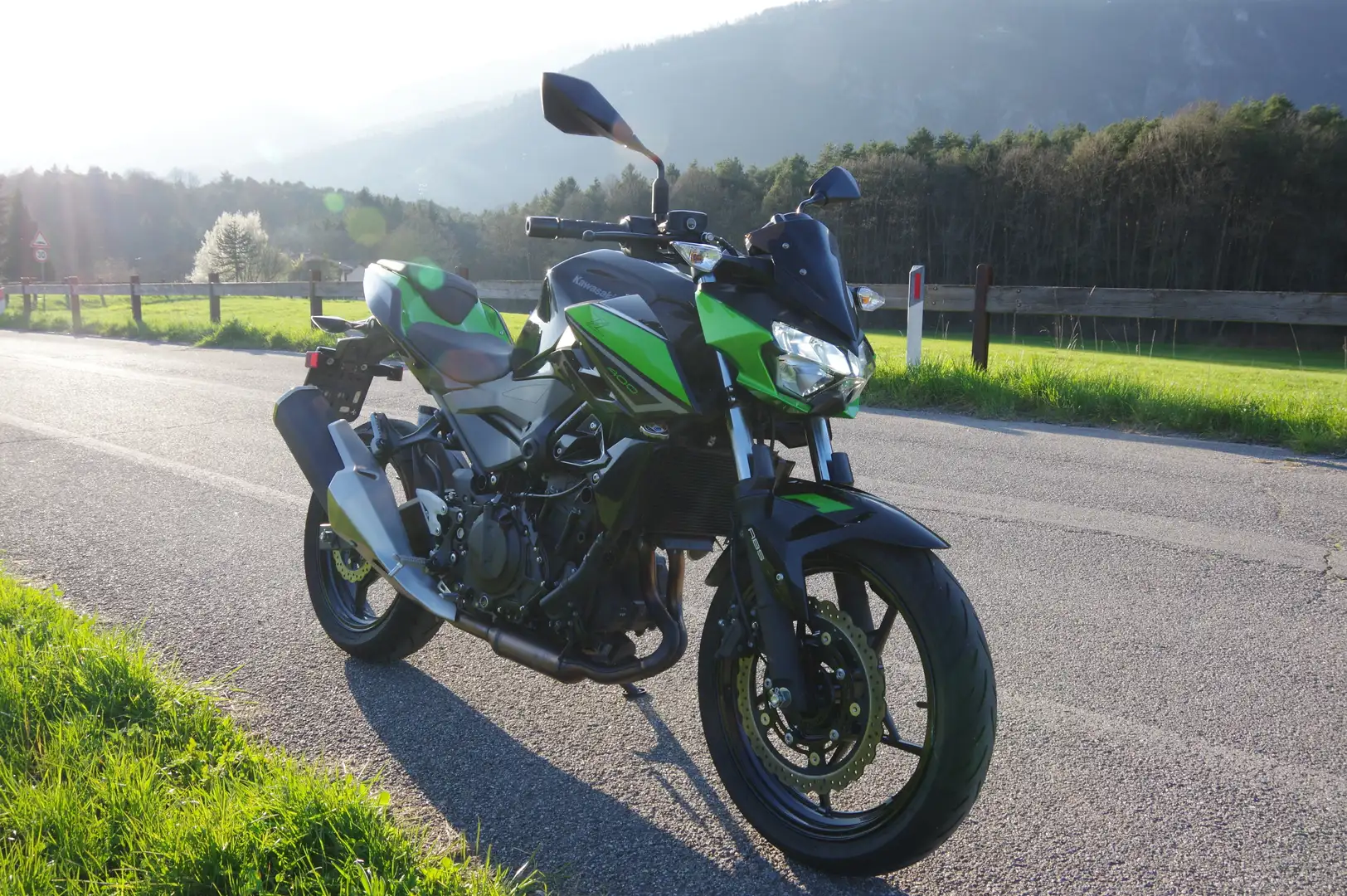 Kawasaki Z 400 Verde - 1