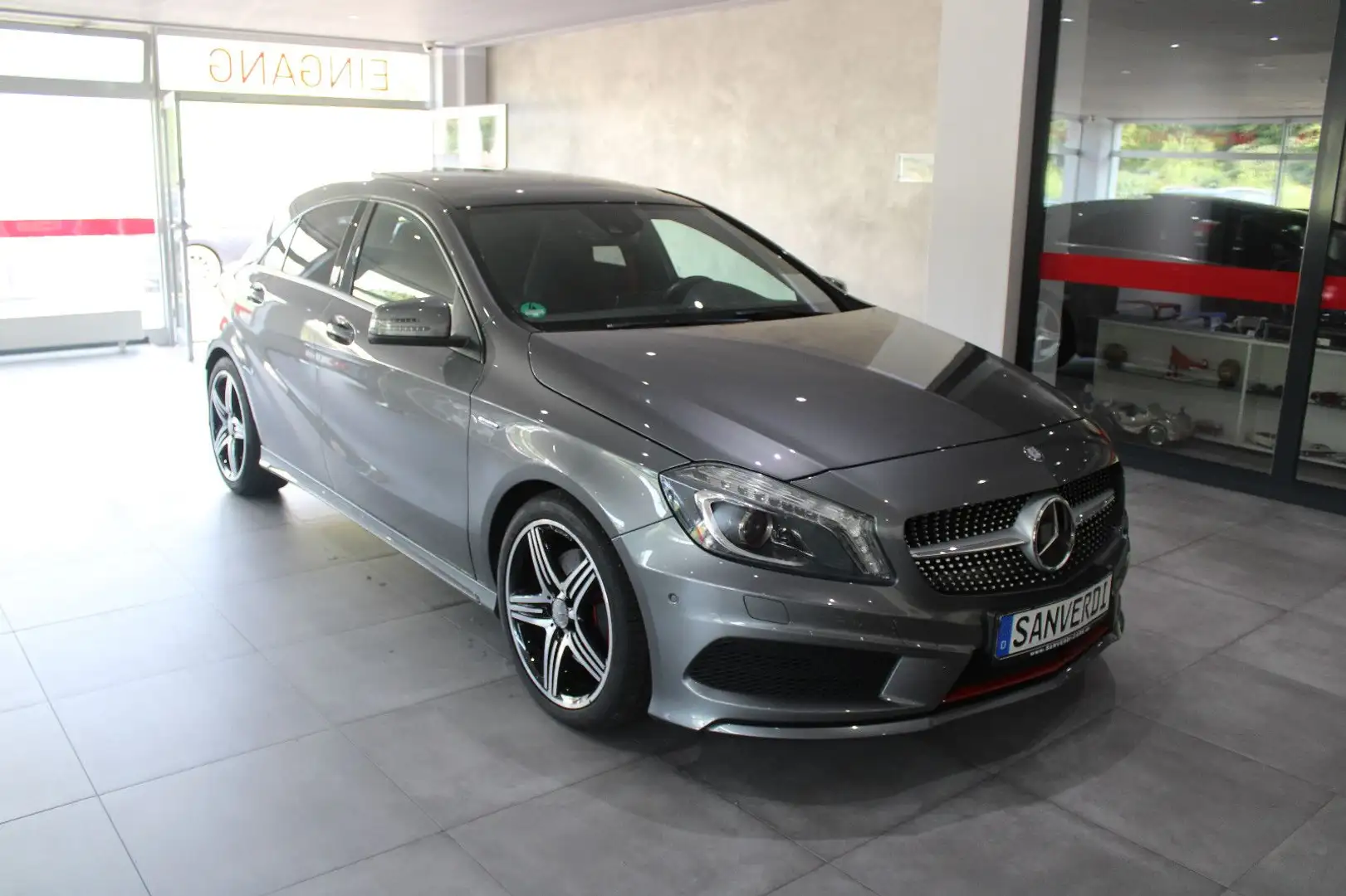 Mercedes-Benz A 250 AMG-SPORTPAKET PANORAMA *EURO 6*    I.HAND Grijs - 2