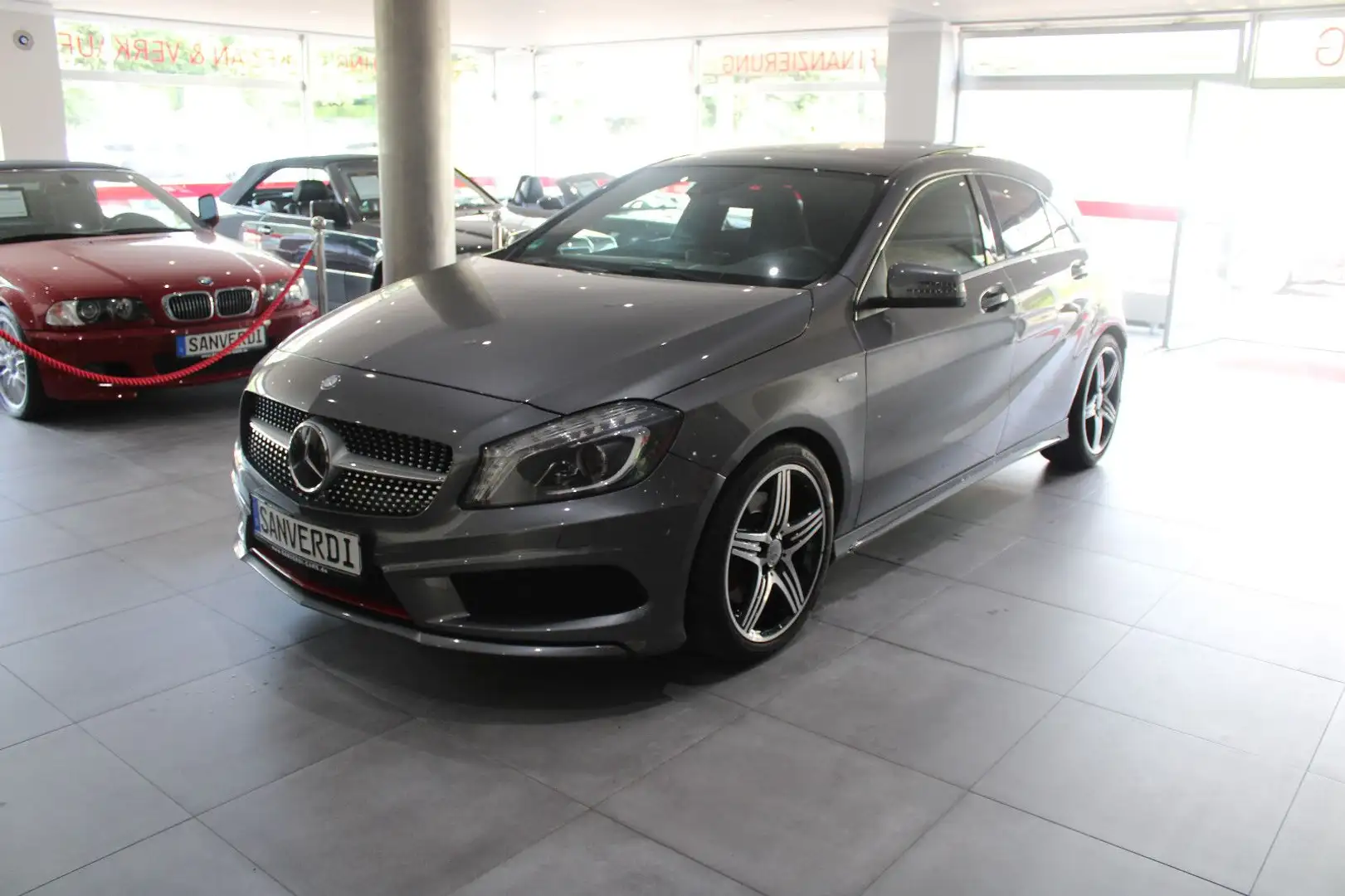 Mercedes-Benz A 250 AMG-SPORTPAKET PANORAMA *EURO 6*    I.HAND Grijs - 1