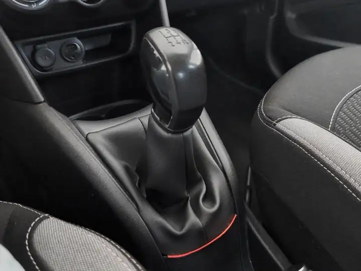 Peugeot 208 2015, foto 14