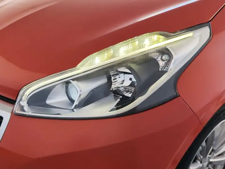 Peugeot 208 2015, foto 22