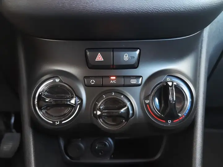 Peugeot 208 2015, foto 19