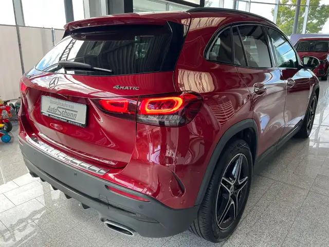 Mercedes-Benz GLA view 4