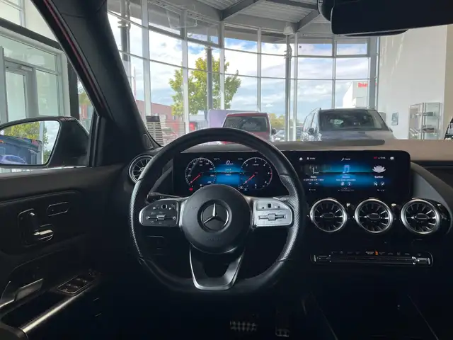 Mercedes-Benz GLA view 13