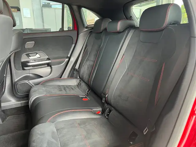 Mercedes-Benz GLA view 11