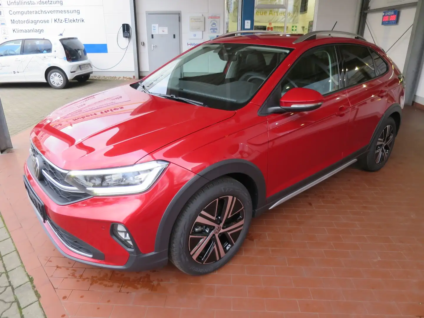 Volkswagen Taigo 1.0 TSI DSG Style ACC+PDC+KAMERA+NAVI+MATRIX-LED Rot - 1