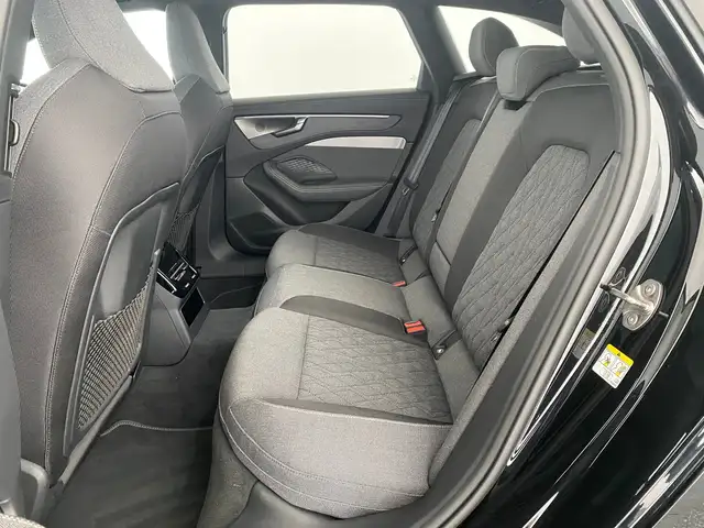 Audi A6 view 11