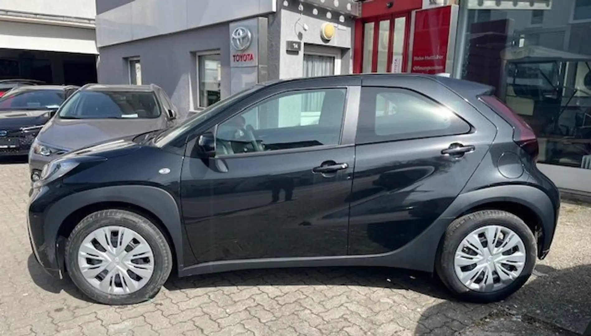 Toyota Aygo X 1,0 VVT-i Play Tageszulassung Schwarz - 2