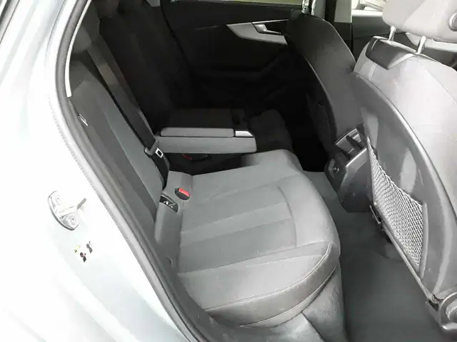 Audi A4 view 14