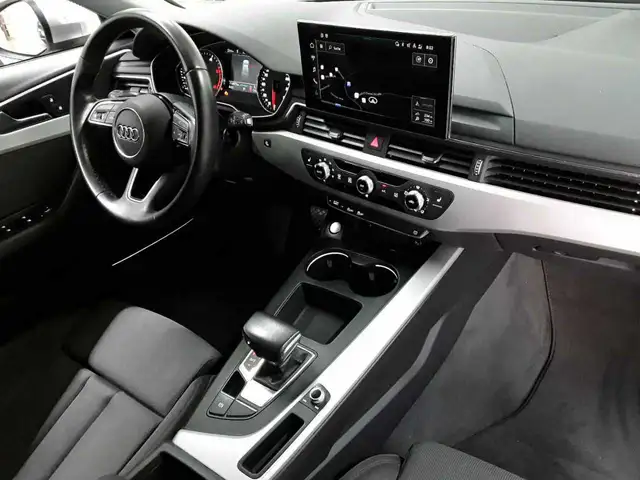 Audi A4 view 9