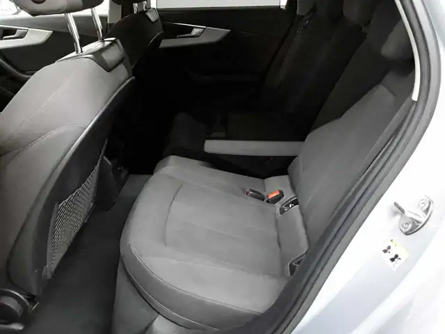 Audi A4 view 13