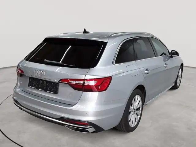 Audi A4 view 4