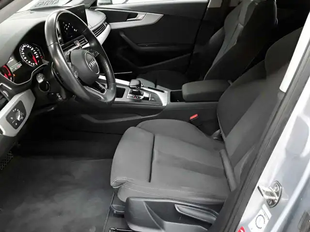 Audi A4 view 7