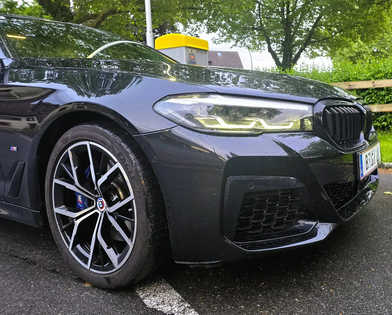 BMW 520 BMW 520d xDrive M-Paket | BMW-Service | Firmenwagen | Top Ausstattung Schwarz - 1
