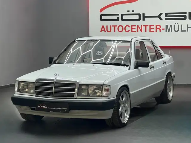 Mercedes-Benz 190 main image
