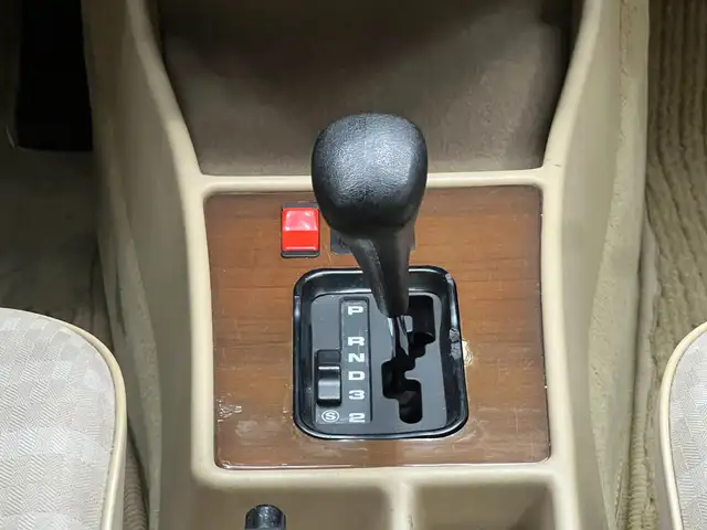 Mercedes-Benz 190 view 15