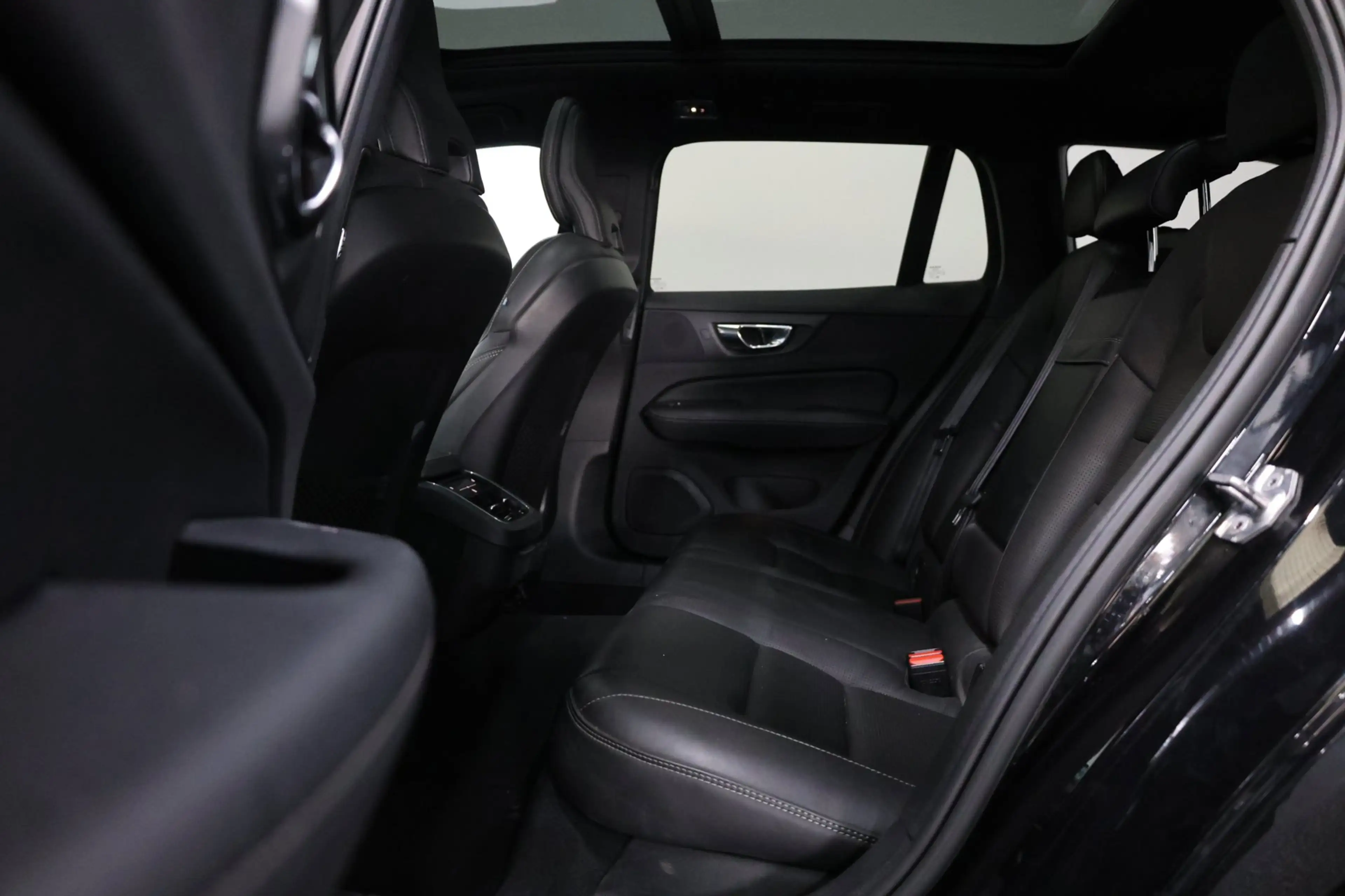 Volvo V60 2.0 T6 Inscription AWD 310+PK LED/VIRTUAL/PANO/LEE — photo 11
