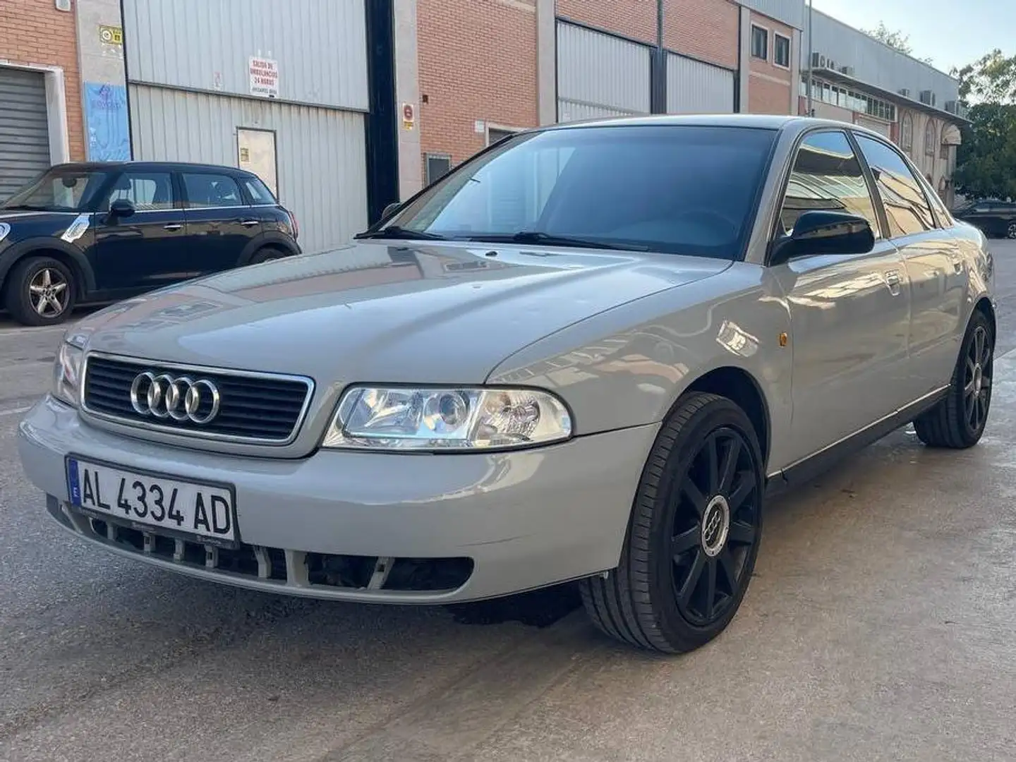 Audi A4 A4 1.8 Turbo Gris - 1