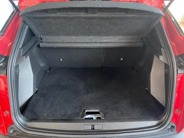 Peugeot 2008 view 9