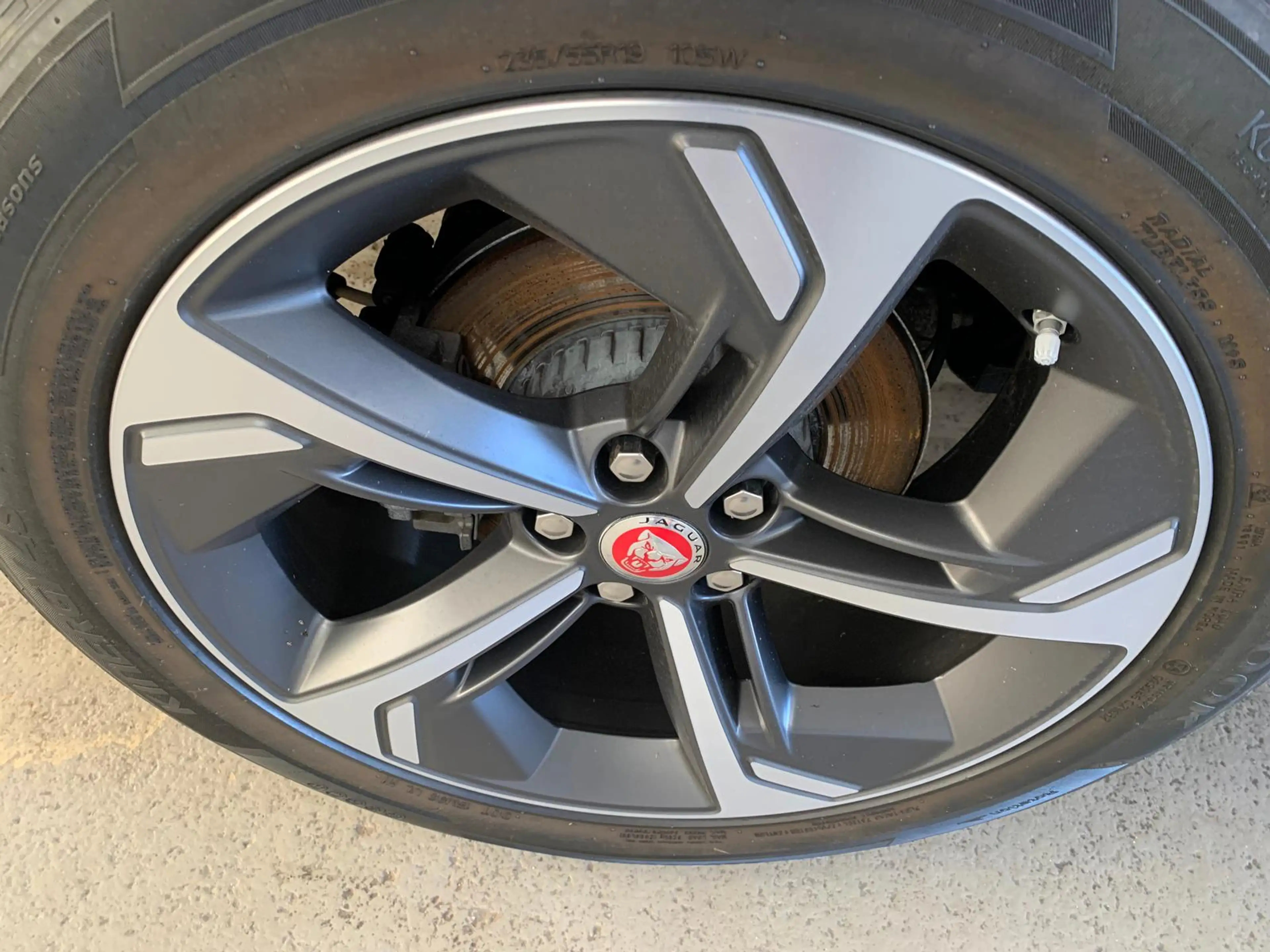 Jaguar E-Pace R-Dynamic SE AWD|BlackPack|ACC|360°|HUD — photo 4