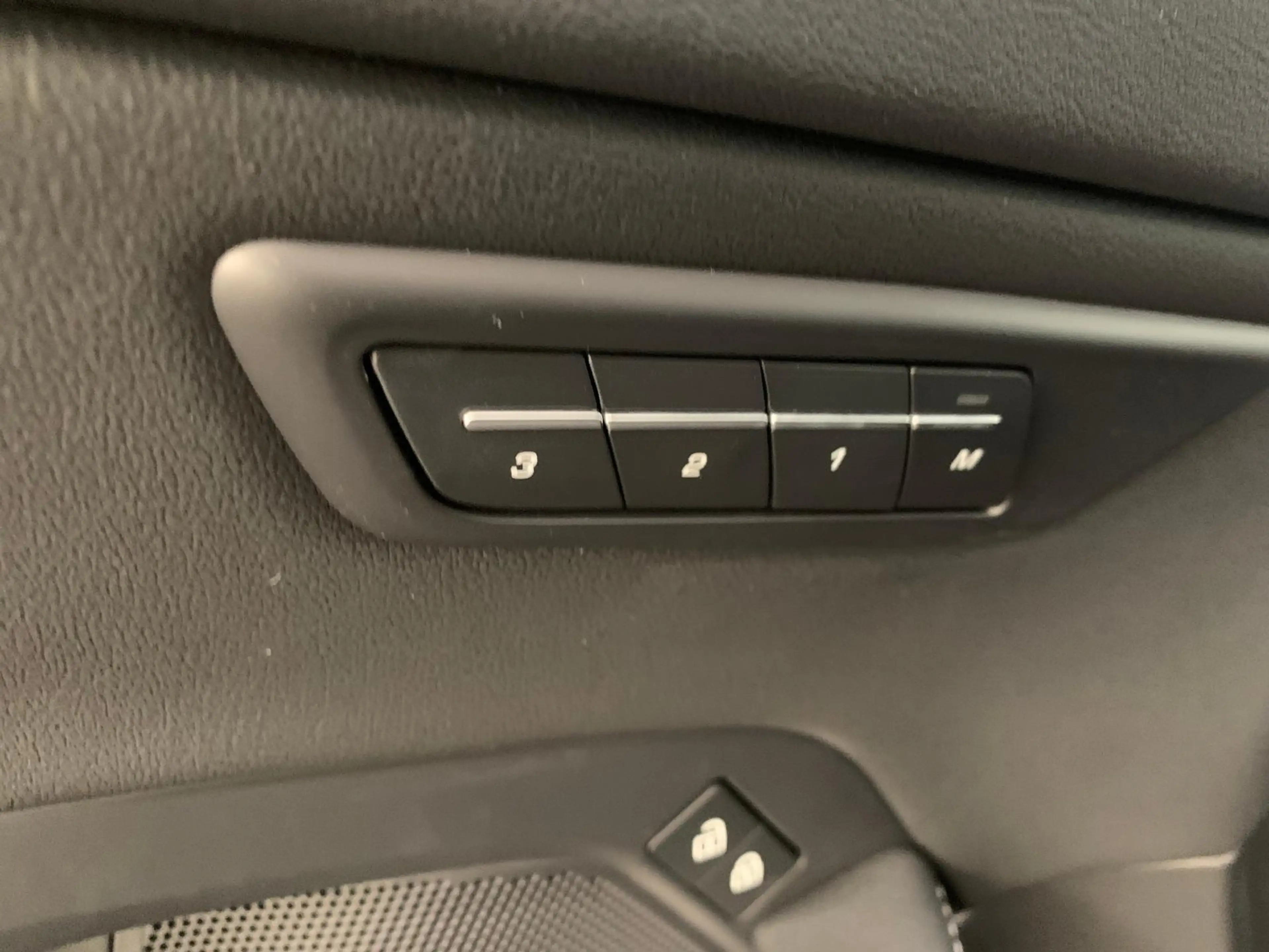Jaguar E-Pace R-Dynamic SE AWD|BlackPack|ACC|360°|HUD — photo 12