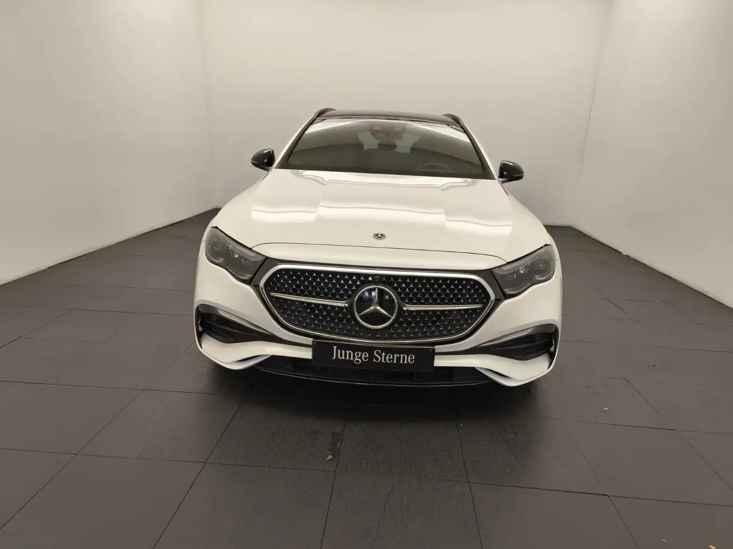 Mercedes-Benz E 200 E 200 T AMG StHz Pano DigiLight Burmester AMG Line Weiß - 2