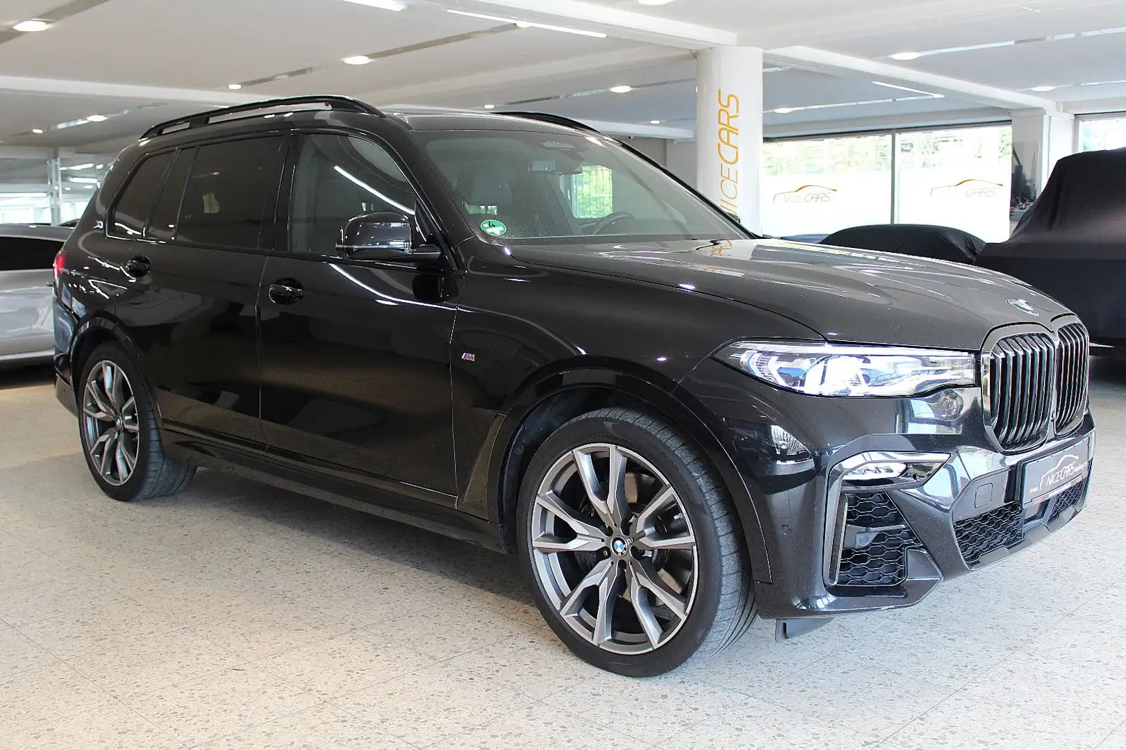 BMW X7 M50"7Sitzer"Soft-Close"Sky Lounge"Individual" Czarny - 1