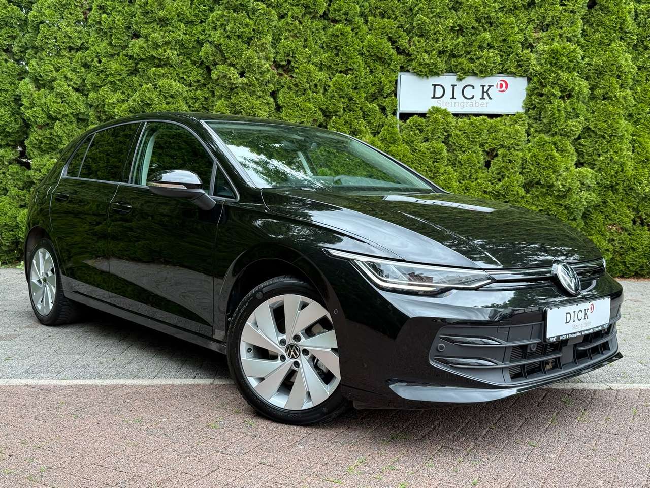 Volkswagen Golf 2025 — 2.0 TDI DSG LIFE LED+KAM+ACC+SHZ+CARPL+AMBI