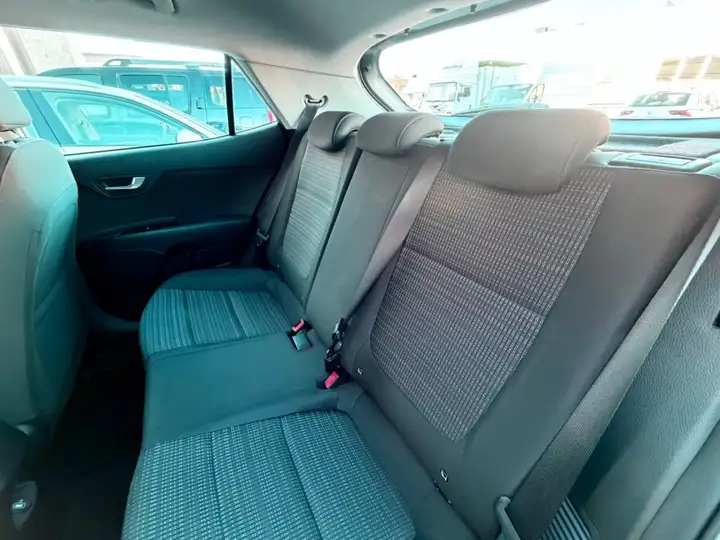 Kia Stonic 2024, foto 16