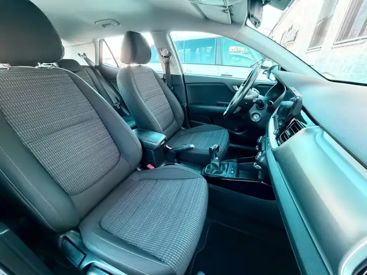 Kia Stonic 2024, foto 14