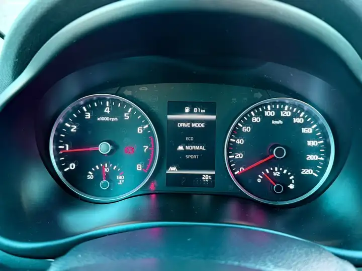 Kia Stonic 2024, foto 35