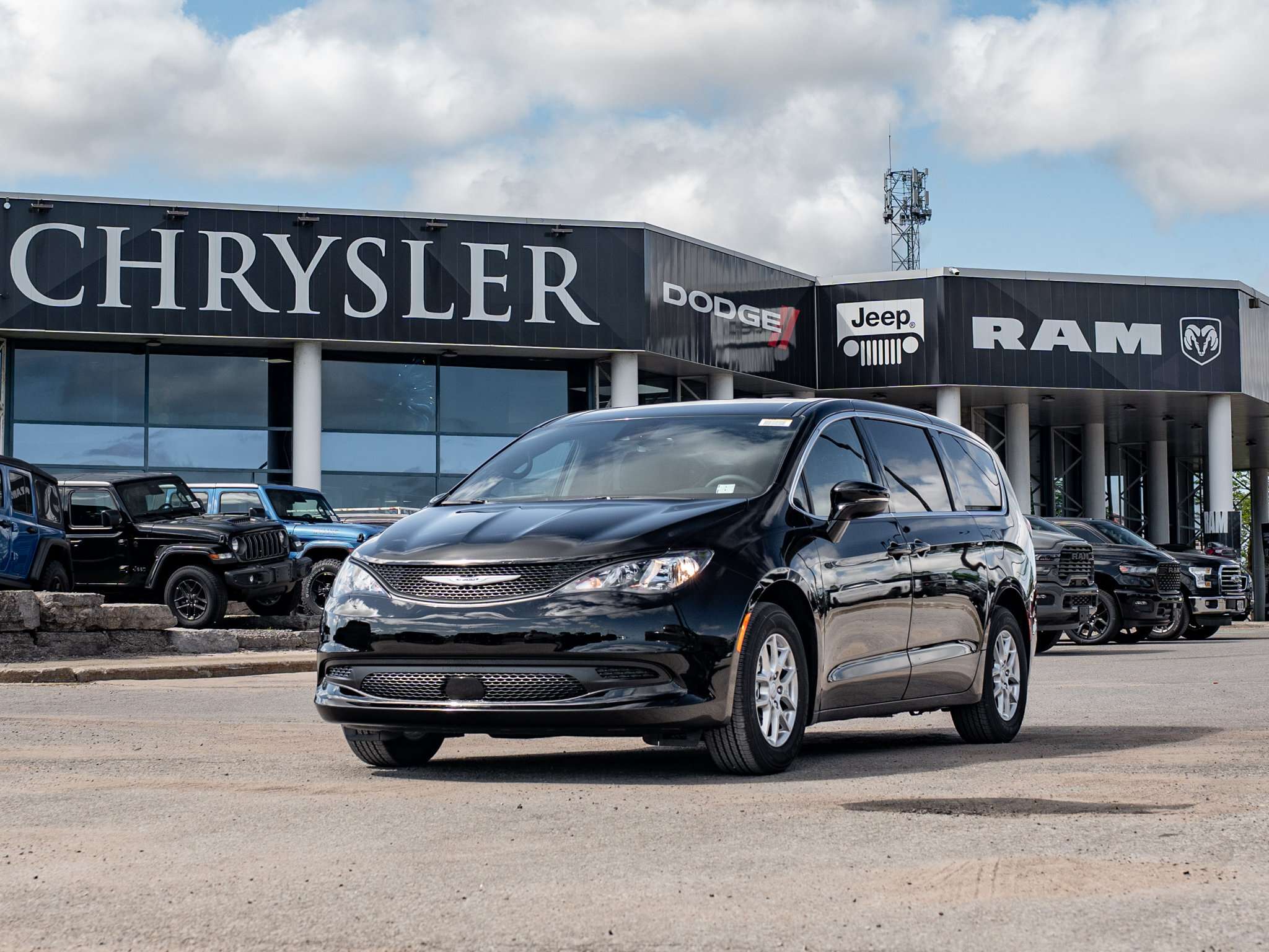 2027 Chrysler Grand Caravan SXT | DEALER DEMO | — снимка 1