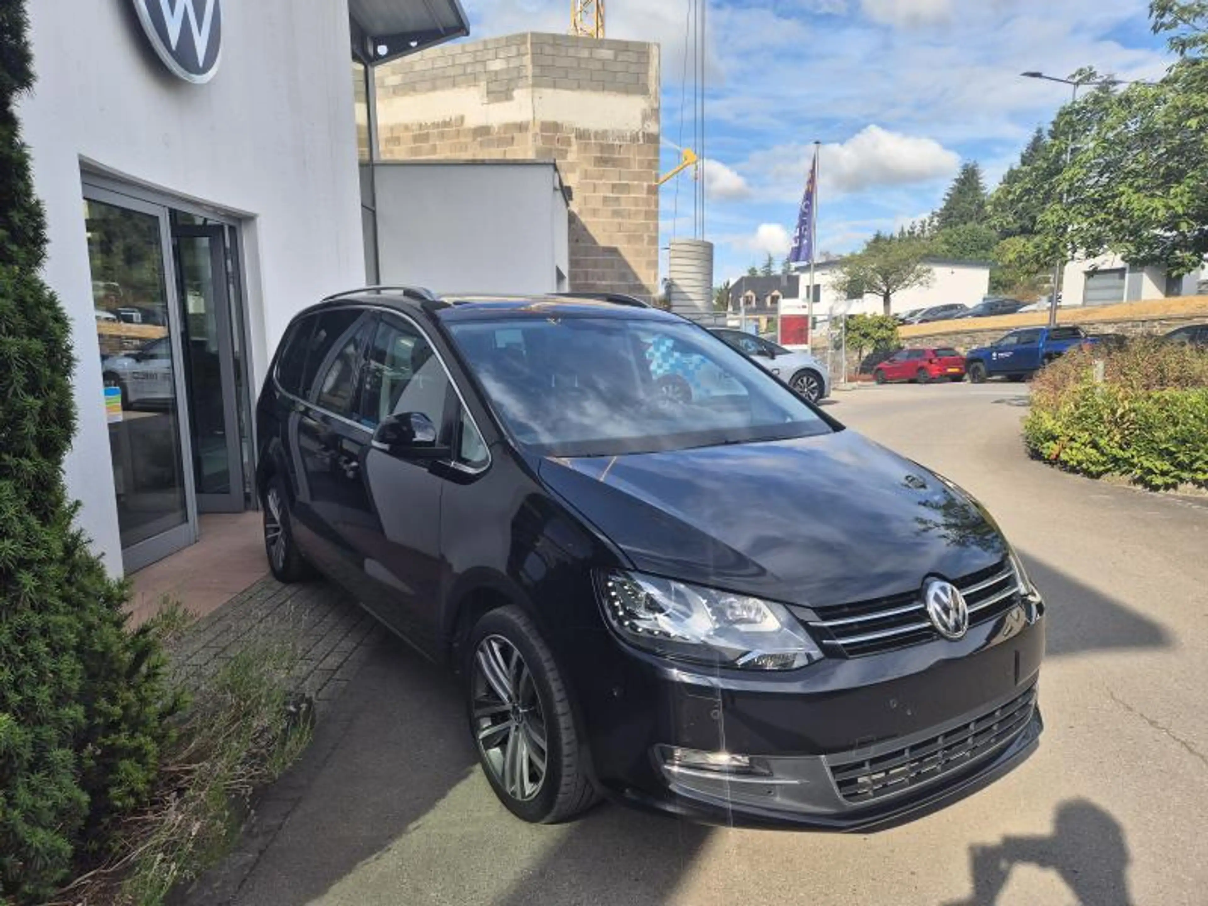 Volkswagen Sharan Highline — photo 2