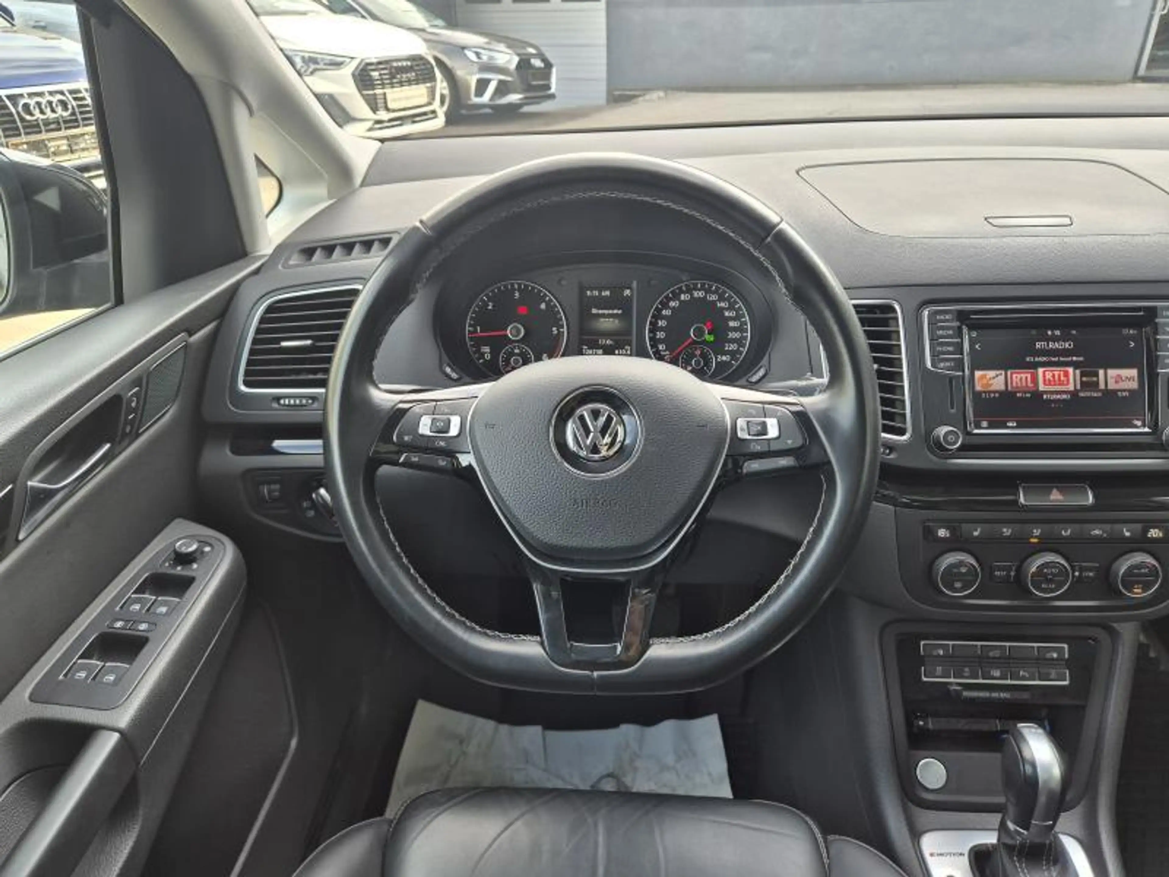 Volkswagen Sharan Highline — photo 5