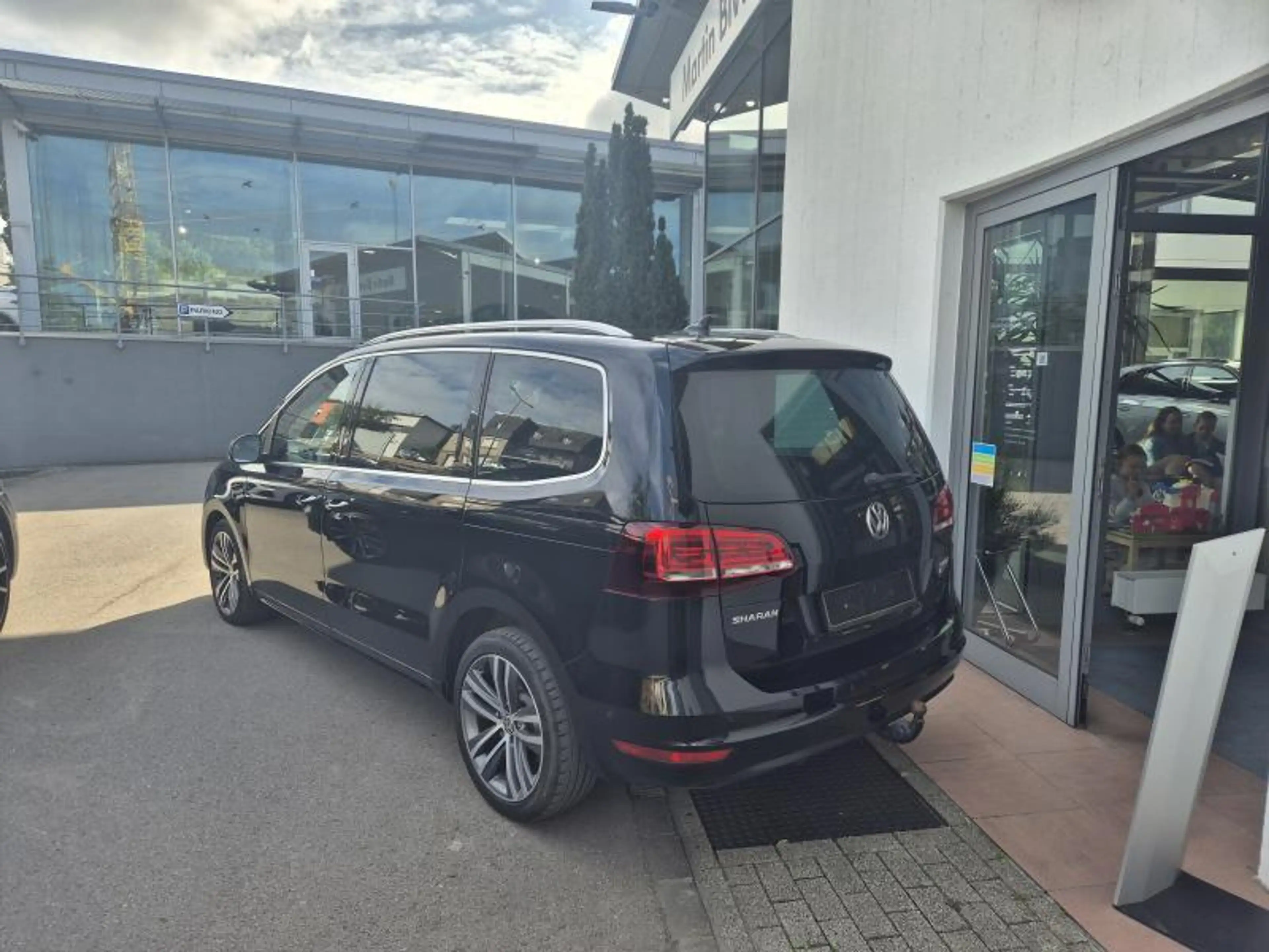 Volkswagen Sharan Highline — photo 3