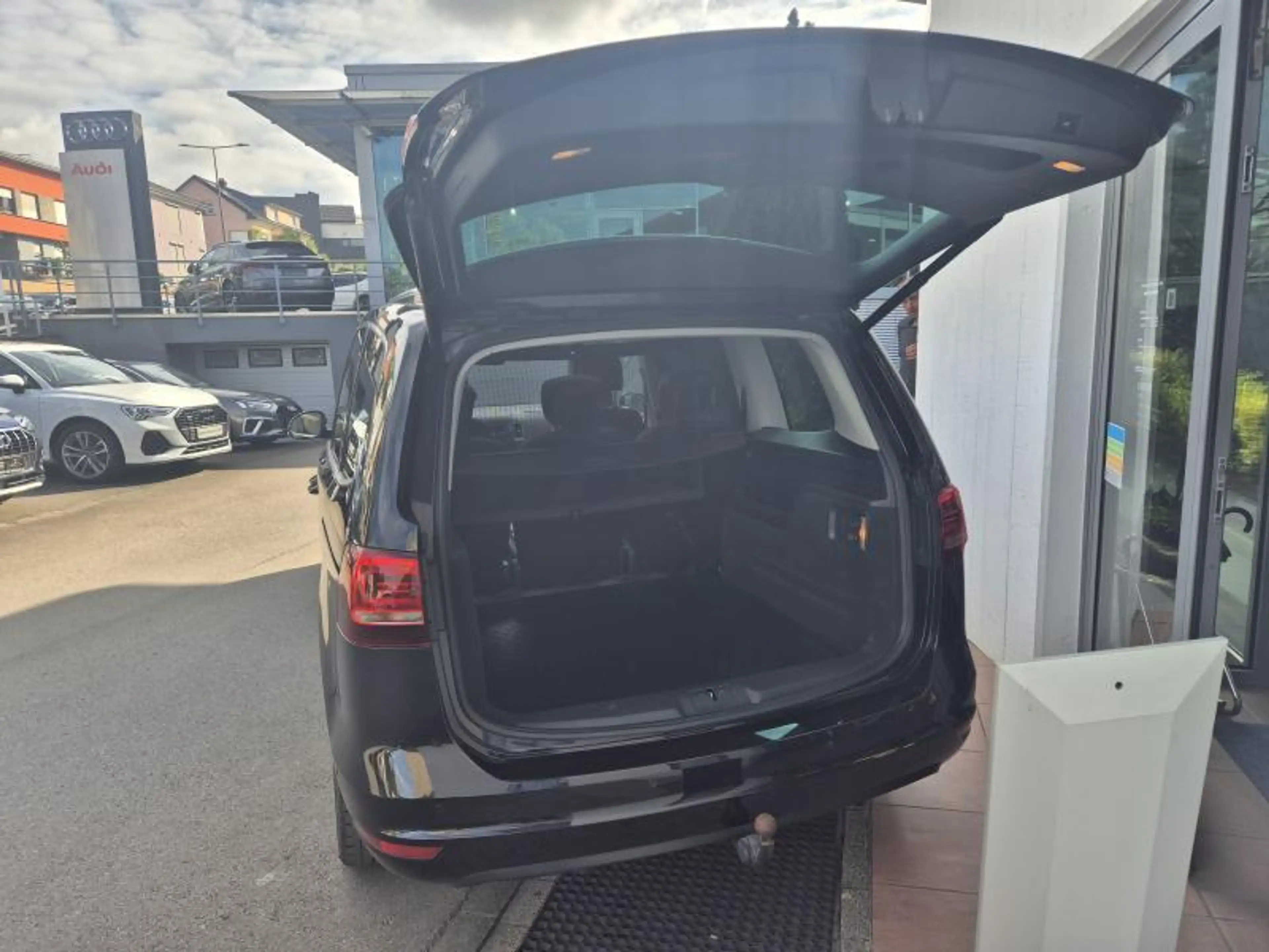 Volkswagen Sharan Highline — photo 10
