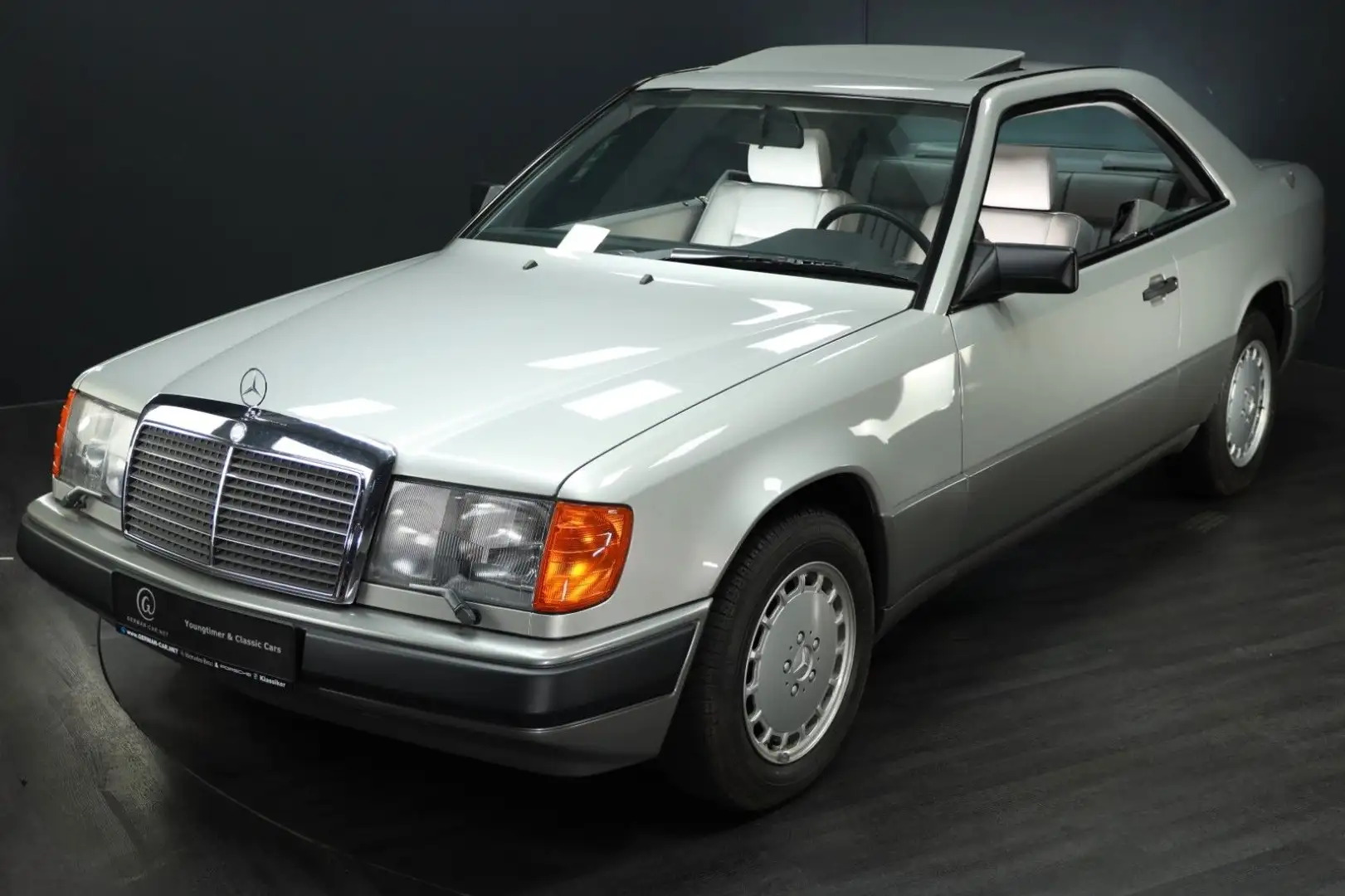 Mercedes-Benz 230 CE Coupé Silber - 1